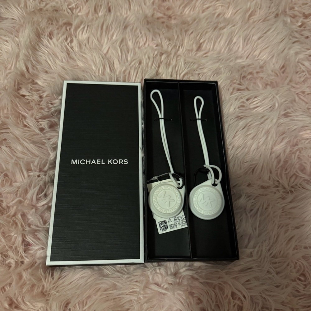 Michael Kors Air Tag Holder Gift Set